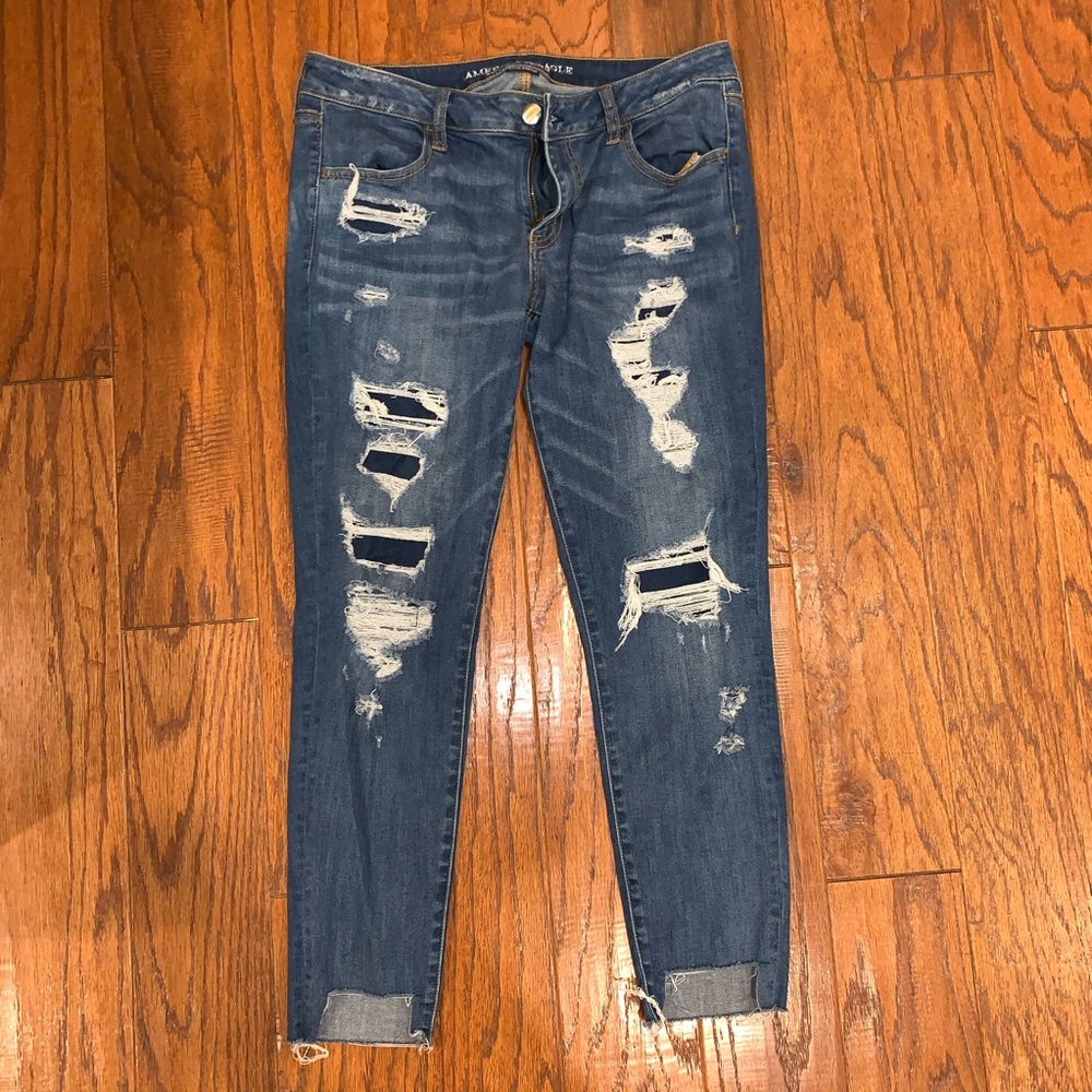 AMERICAN EAGLE SUPER LOW RISE JEGGINGS DISTRESSED